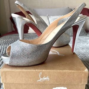 Christian Louboutin N Prive 100mm Silver Glitter Slingback peep toe.